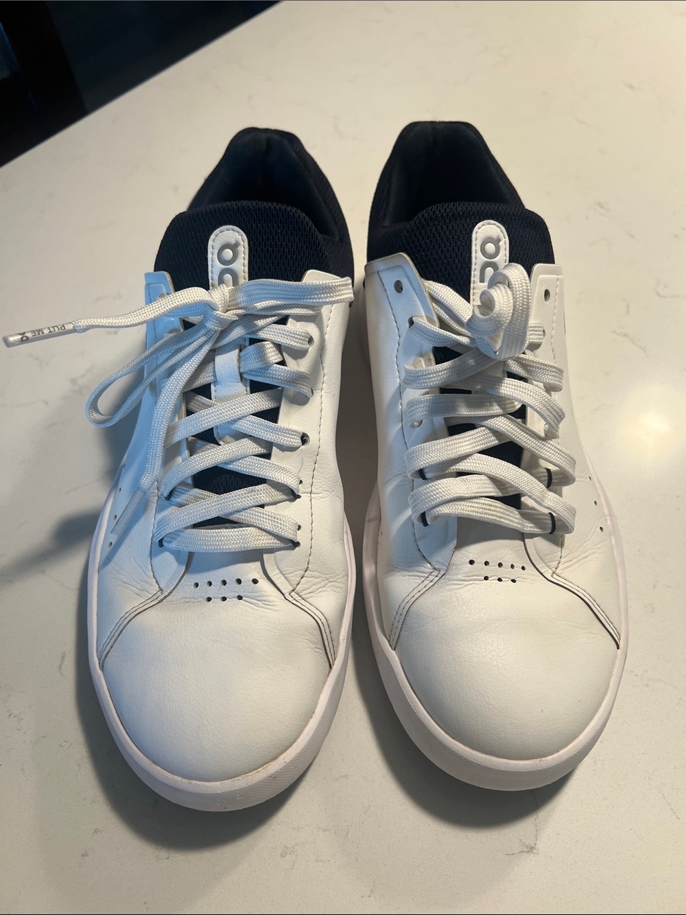On Running The Roger Advantage sneakers in White/Midnight Men size 8 women 9.5